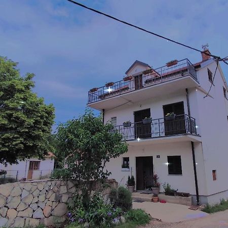Mare Panzió Vrlika Kültér fotó