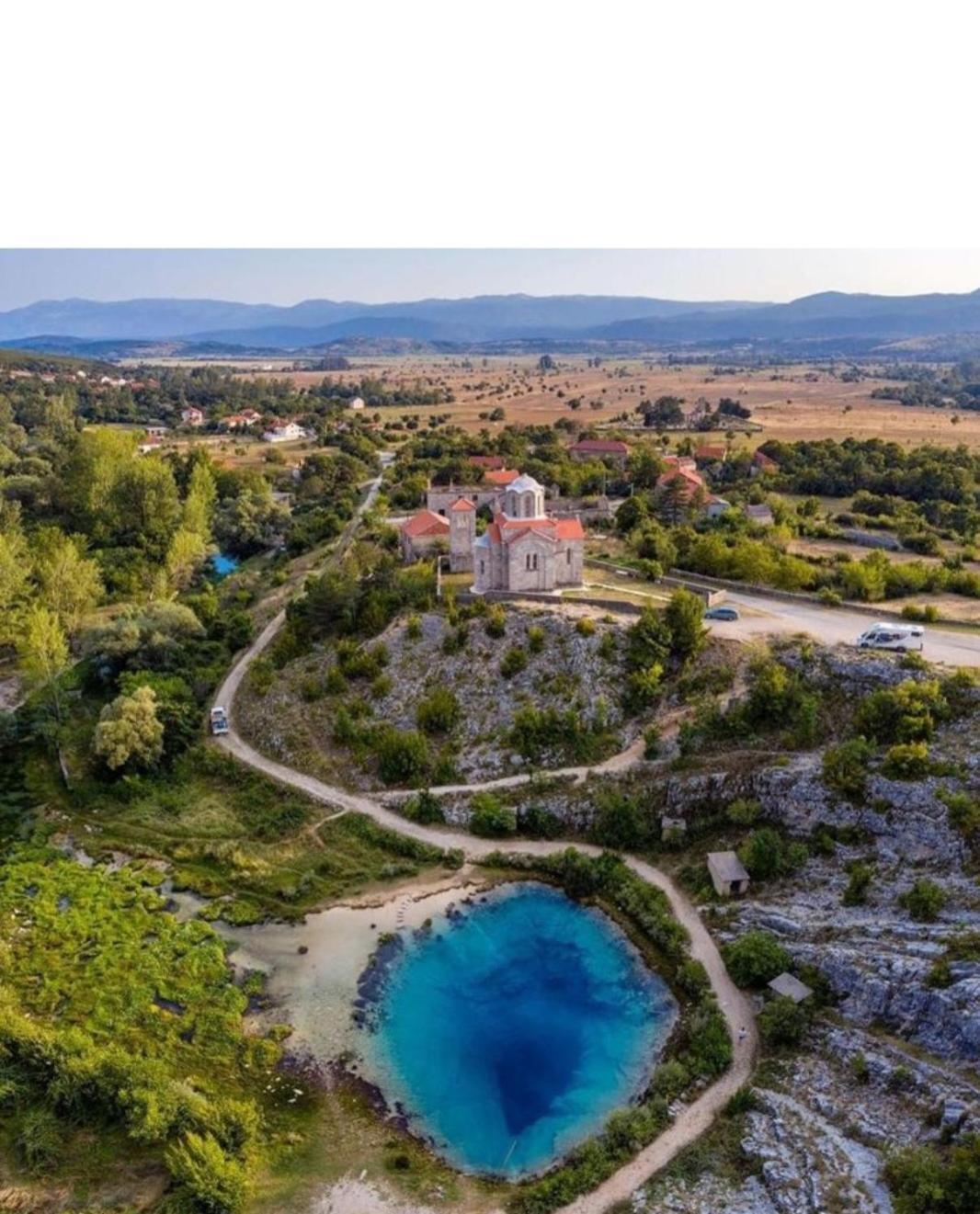Mare Panzió Vrlika Kültér fotó